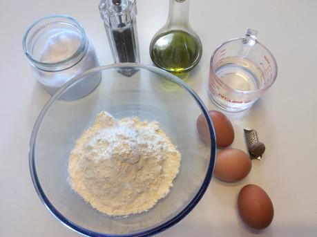 SPAZLE BIANCHI CON PANCETTA E FONTINA SU LETTO DI VERZA