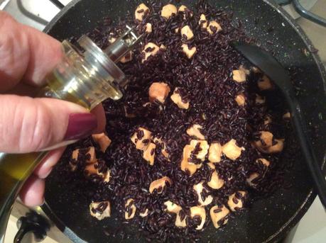 RISO VENERE CON SALMONE SU LETTO DI CREMA DI SEDANO