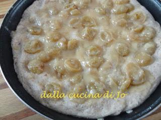 Focaccia integrale all'uva, cotta in padella