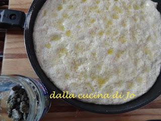 Focaccia integrale all'uva, cotta in padella