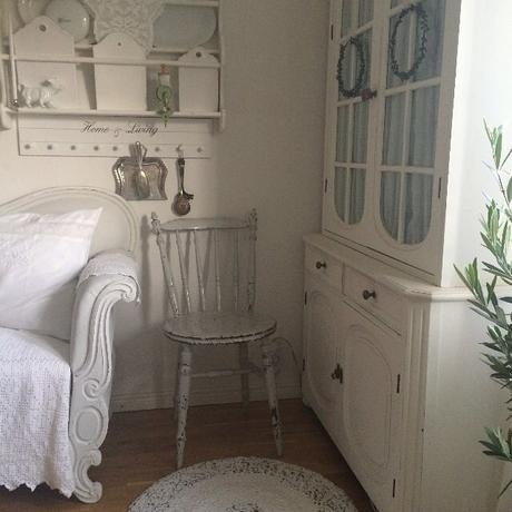 Nordic Shabby e un tocco francese per una bella casa svedese