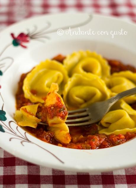 Tortelli di olio con colatura di alici, capperi di Pantelleria e sugo finto per l'MTC #52