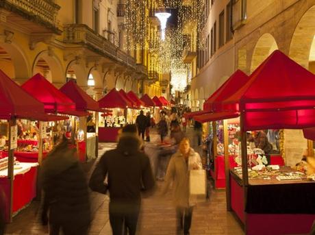 Natale in Piazza Lugano - Autore e Copyright: Ufficio del Turismo Lugano