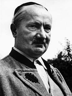 Martin Heidegger (Meßkirch, 26 settembre 1889 – Friburgo in Brisgovia, 26 maggio 1976) 