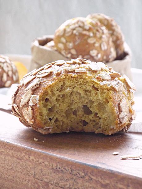 Panini alla zucca (cruda) e fiocchi di farro