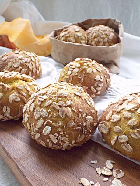 Panini alla zucca (cruda) e fiocchi di farro