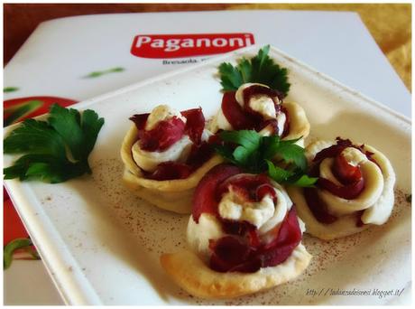 Roselline di brisè con bresaola e formaggio alle olive