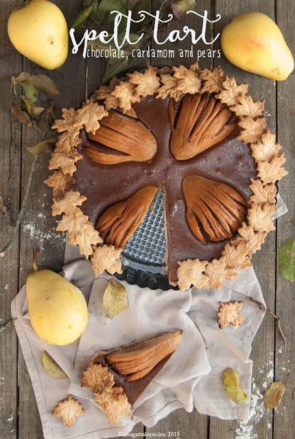 Crostata di farro con cioccolato al cardamomo e pere |  Spelt tart with pears and cardamom chocolate