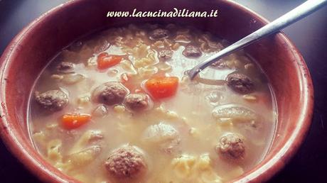 Pastina con Polpettine in Brodo