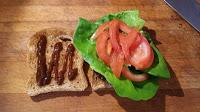 MANGIA CIO' LEGGI Sandwich bacon ispirato 