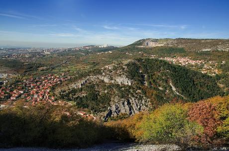 Val Rosandra - su e giù per i calcari con il mare all'orizzonte