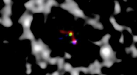 La prima foto di un sistema planetario in formazione: si tratta di LkCa15 formato da una stella e da più pianeti. Crediti: Stephanie Sallum, et al. 