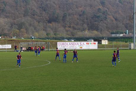 Calcio, un altro pareggio per il Luino-Maccagno contro Albizzate. E' l'arbitro il protagonista: 3 le espulsioni