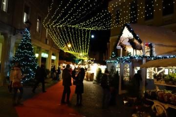 Natale a Graz: mercatini, presepi e 25.000 luci per un albero di 30 metri