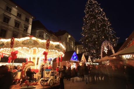 Natale a Graz: mercatini, presepi e 25.000 luci per un albero di 30 metri