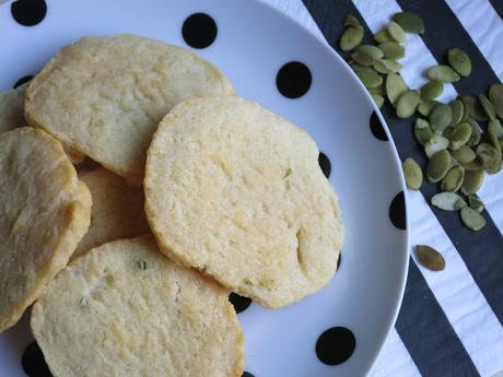 Frollini al parmigiano e semi di zucca