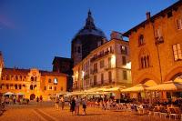 PAVIA. Teatro e Mercatino solidale in piazza Vittoria per la Giornata Internazionale contro la violenza sulle donne.