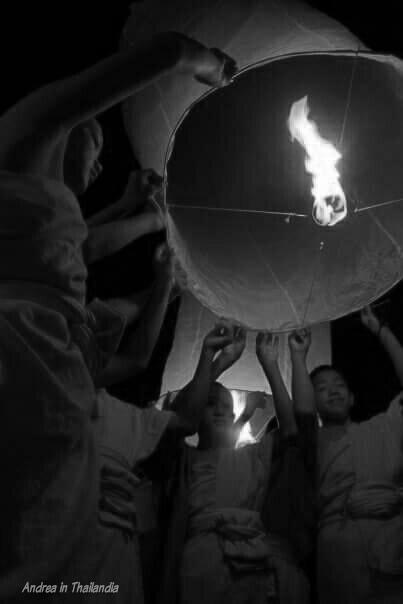 Una foto dal passato: il mio primo Loy Kratong a Chiang Mai...