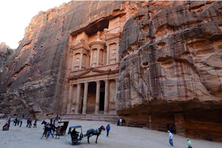 Archeologia. A Petra, la fragile città dei Nabatei, non temono i terroristi dell'Isis