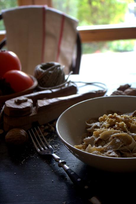 Le tagliatelle con farina integrale, cachi e noci.