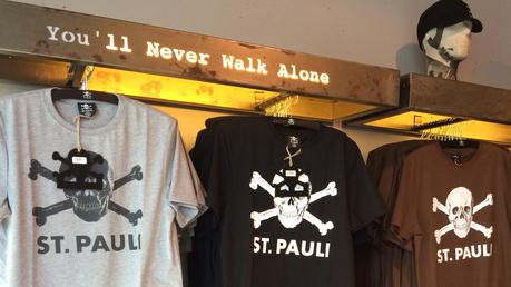 Inaugurato il nuovo Fanshop dell’Union, ma c’è un guaio burocratico con il St. Pauli