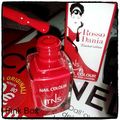 Rosso Dania! Nuovo smalto by Tns Cosmetics con il libro “Un Natale da Chanel”