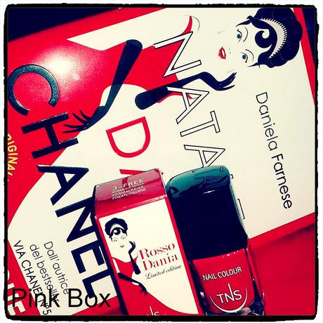 Rosso Dania! Nuovo smalto by Tns Cosmetics con il libro “Un Natale da Chanel”