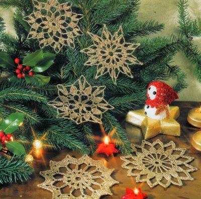 Decorazioni a uncinetto per Natale: Fiocchi di neve dorati