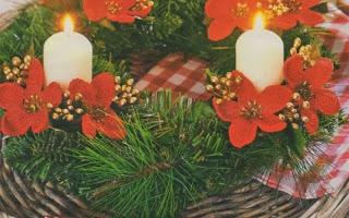 Decorazioni a uncinetto per Natale: Corona dell'Avvento con fiori all'uncinetto
