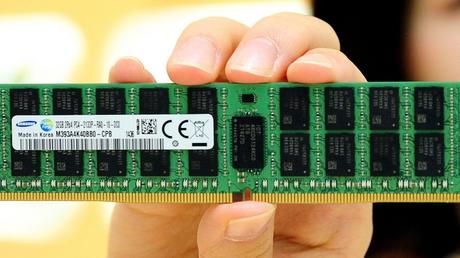 Samsung ha iniziato la produzione di massa dei moduli DDR4 da 128GB