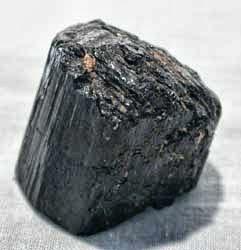 Pietre e cristalli, Tormalina blu e nera