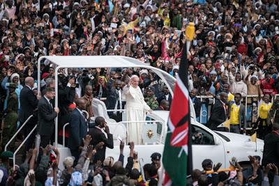 Papa Francesco dal Kenya: “C’è corruzione anche in Vaticano”