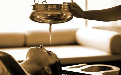 I benefici del massaggio ayurvedico sirodhara_01_seppia_Fotor