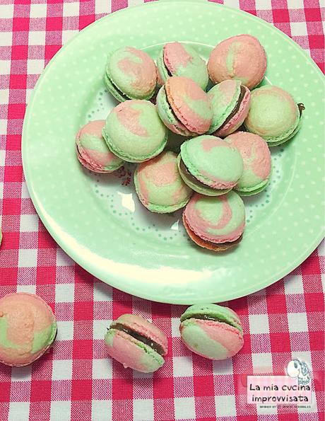 Macarons bicolori ciocco e clementine