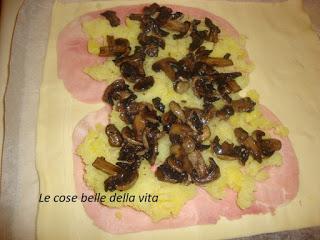 Girelle di sfoglia ai funghi, patate e prosciutto