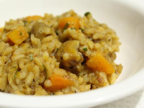 Risotto cremoso con zucca, castagne e profumo di rosmarino