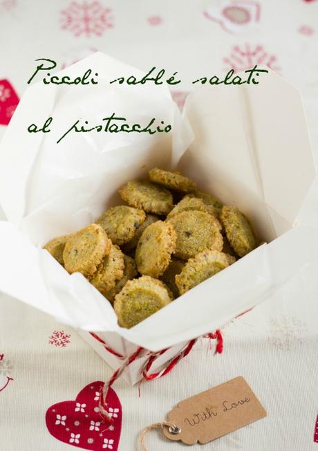 Piccoli sablé salati al pistacchio: le smanie per il Natale.