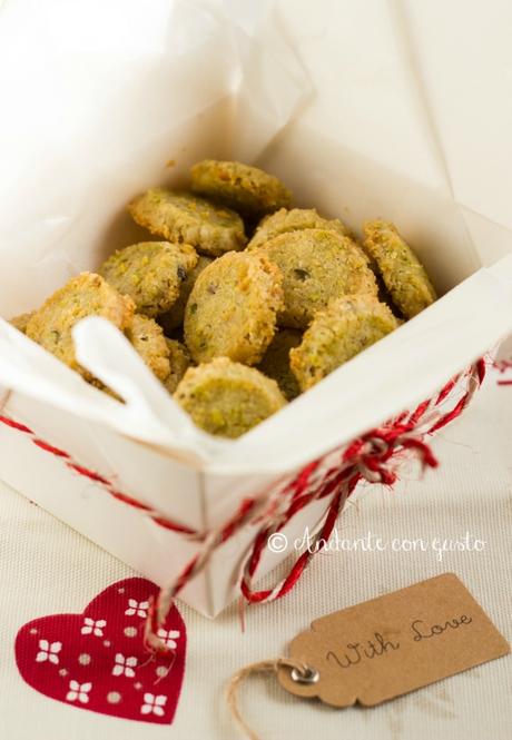 Piccoli sablé salati al pistacchio: le smanie per il Natale.