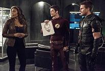 “The Flash”/“Arrow” crossover: Patty scoprirà il segreto di Barry? Più scoop sull’ultima scena della 1° parte