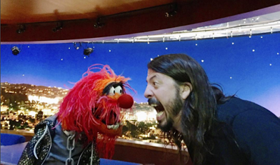 DAVE GROHL - Duello di batteria con Animal dei Muppets (video) Dave Grohl - Animal - Muppets