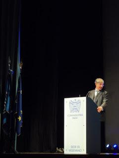 VIGEVANO (pv). Teatro gremito al convegno di Confindustria sull'ingresso di Vigevano nella Città metropolitana milanese.