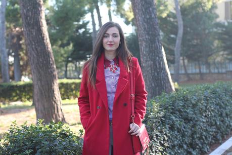 Red power: camicia personalizzata Sumissura e collana Janestone