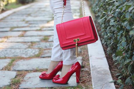 Red power: camicia personalizzata Sumissura e collana Janestone