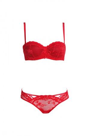 A Natale con la seducente lingerie rossa di Yamamay … non passerai inosservata!