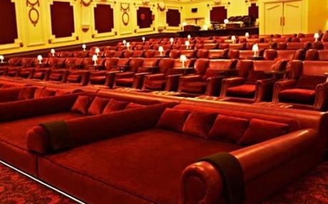 Hart, il cinema con i letti a Napoli: tutto quello che c’è da sapere
