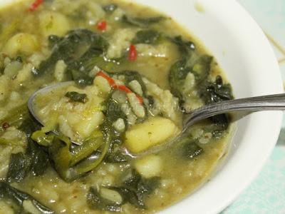 Minestra con riso, patate e spinaci