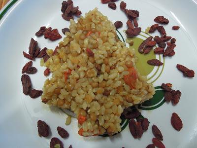 Riso integrale con lenticchie e bacche di goji