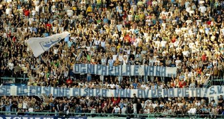 Striscione tifosi Napoli contro tifosi Roma Ciro Esposito