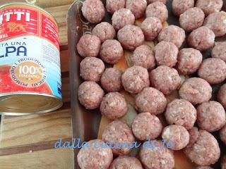 Cestini di spaghetti con meatballs