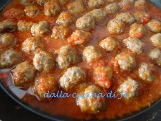 Cestini di spaghetti con meatballs